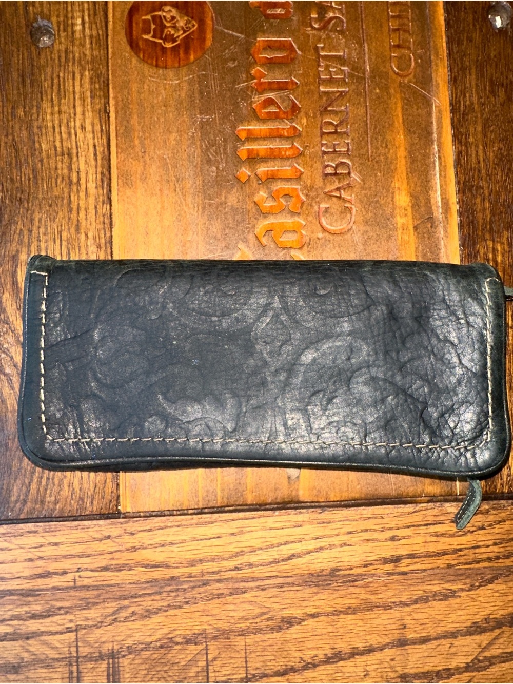 Vintage Fossil Embossed Leather Zip Clutch Wallet
